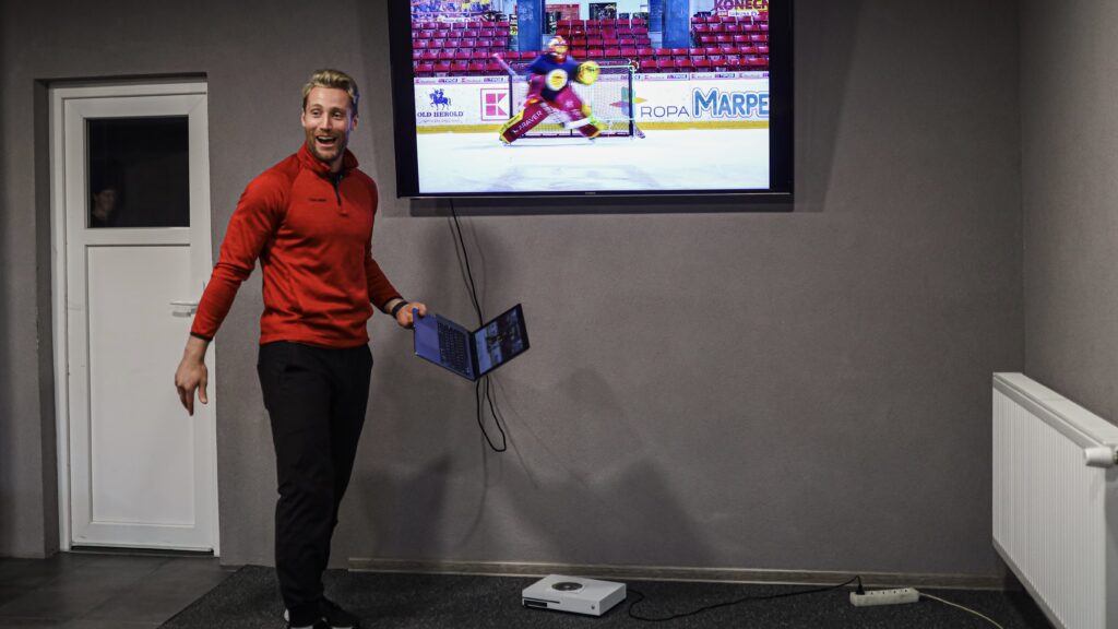 LaCouvee Goaltending MA